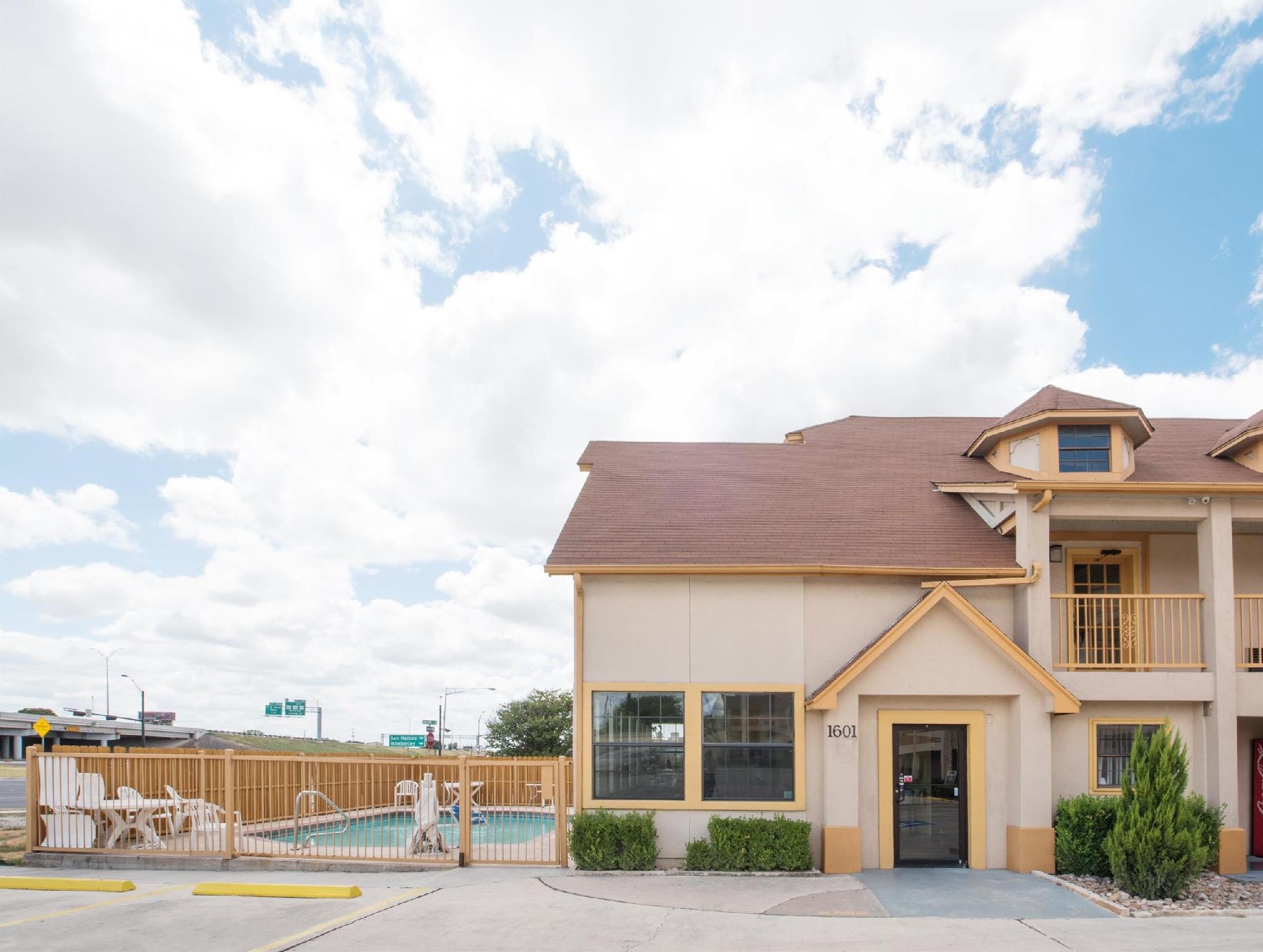 Howard Johnson By Wyndham San Marcos Exterior foto