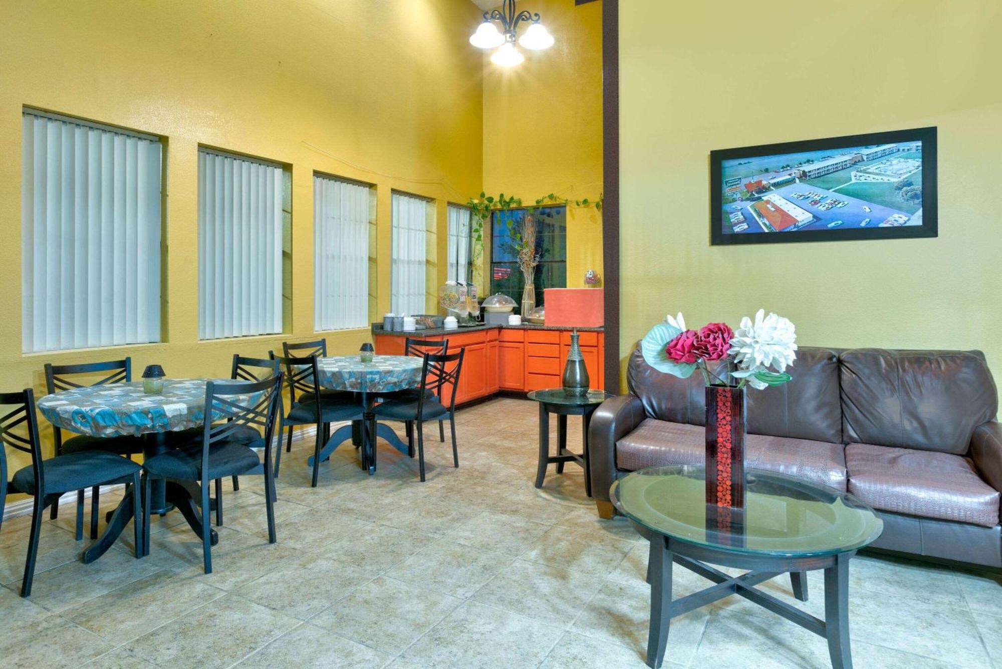 Howard Johnson By Wyndham San Marcos Exterior foto